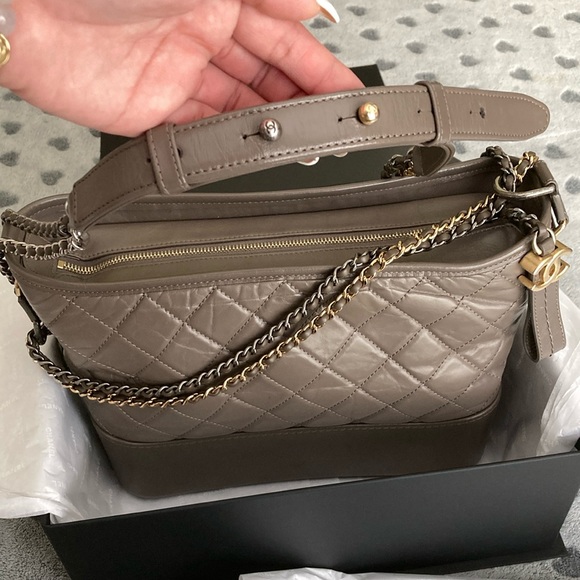 Chanel Gabrielle Hobo Medium Grey - Picture 4 of 16